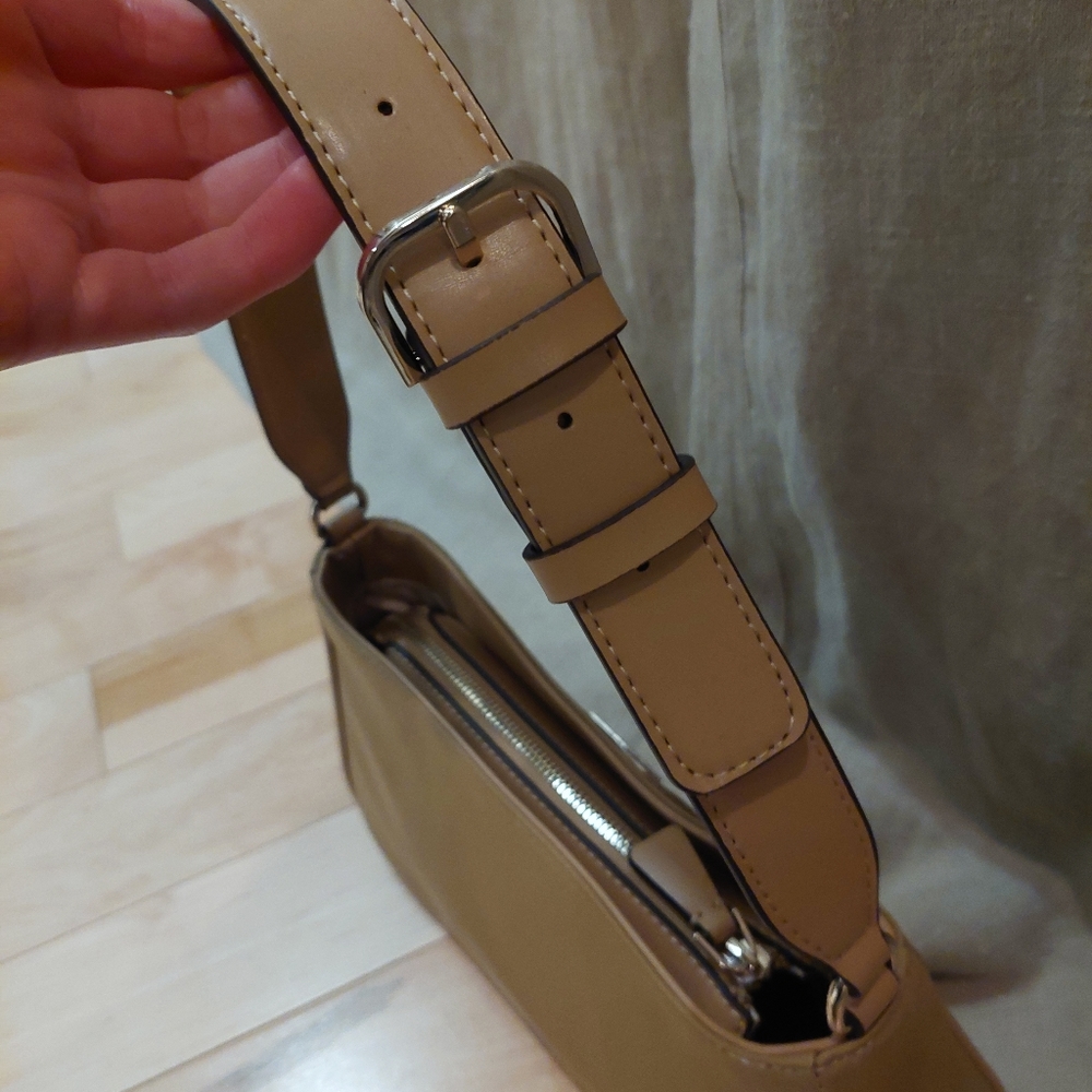 Guess Bag - Picture 3 of 8